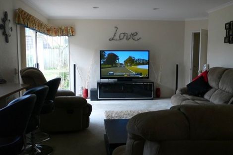 Photo of property in 3 Claremont Way, East Tamaki Heights, Auckland, 2016