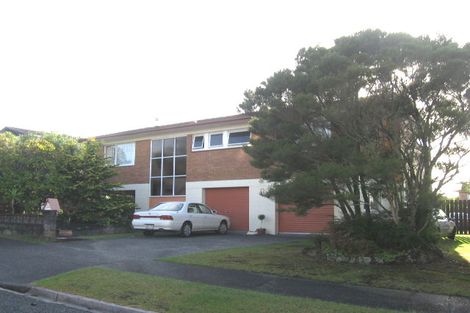 Photo of property in 15 Chatswood Grove, Chatswood, Auckland, 0626