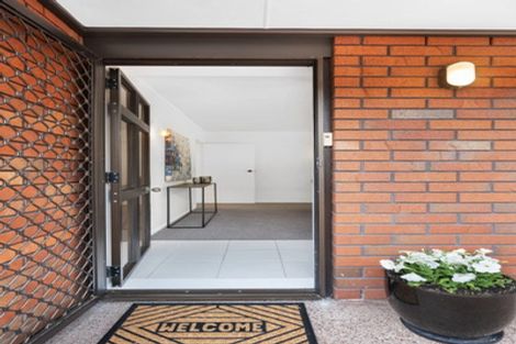 Photo of property in 2/98 Mirrabooka Avenue, Botany Downs, Auckland, 2010