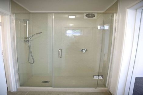 Photo of property in 1a Kiwi Esplanade, Mangere Bridge, Auckland, 2022