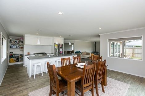 Photo of property in 5 Cross Street, Lepperton, New Plymouth, 4373