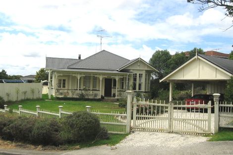 Photo of property in 28 Seacliffe Road, Hillsborough, Auckland, 1042