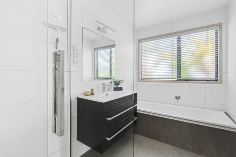 Photo of property in 18 Hine Street, New Plymouth, 4310