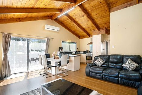 Photo of property in 4/28 Islington Avenue, New Lynn, Auckland, 0600