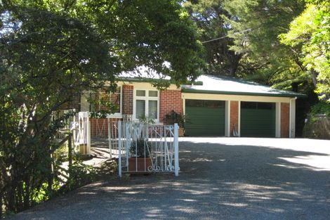 Photo of property in 11-15 Broadway, Picton, 7220