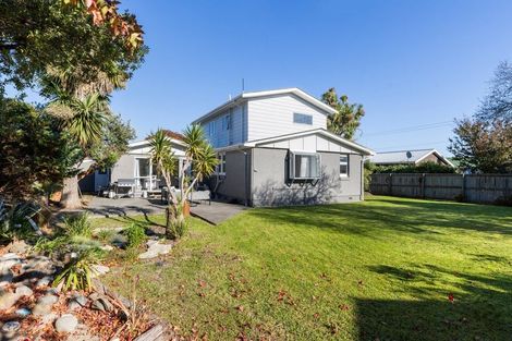 Photo of property in 18 Croziers Road, St Albans, Christchurch, 8052