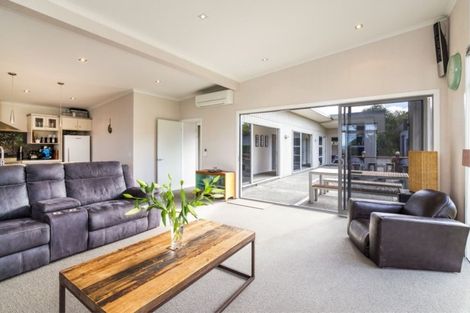 Photo of property in 27 Loch Views Road, Acacia Bay, Taupo, 3385