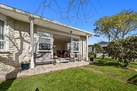 Photo of property in 2a Kauri Street, Merrilands, New Plymouth, 4312