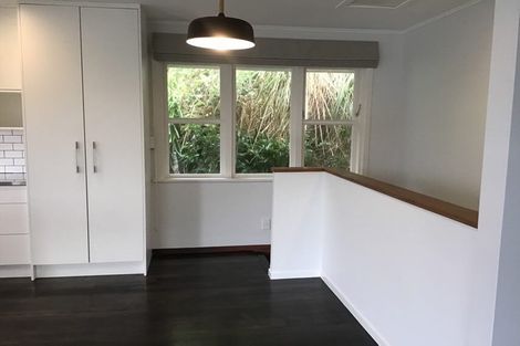 Photo of property in 18 Cave Road, Houghton Bay, Wellington, 6023