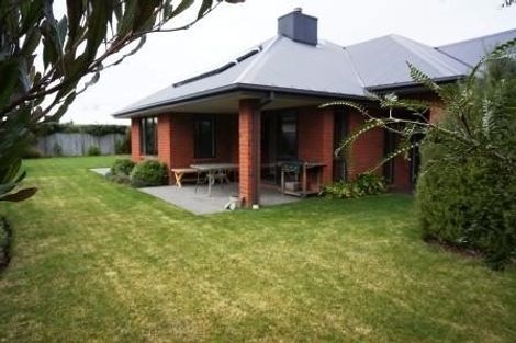 Photo of property in 27 Ashview Place, Rangiora, 7400