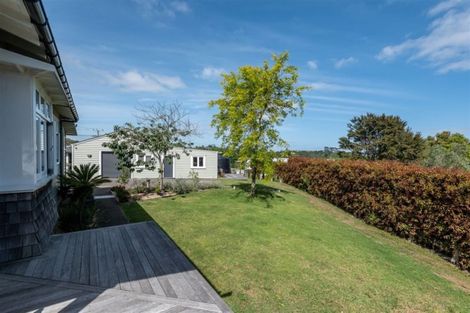 Photo of property in 17 Griggs Road, Whitford, Howick, 2571