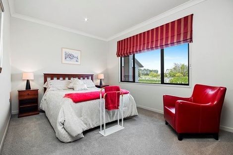 Photo of property in 5 Gleaming Place, Waiuku, 2123