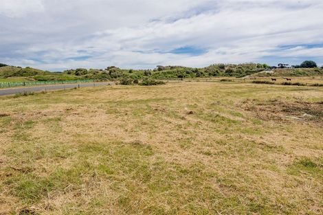 Photo of property in 92 Strathnaver Drive, Waikawa Beach, Manakau, 5573