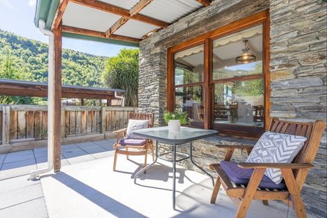 Photo of property in 24 Cornwall Street, Arrowtown, 9302