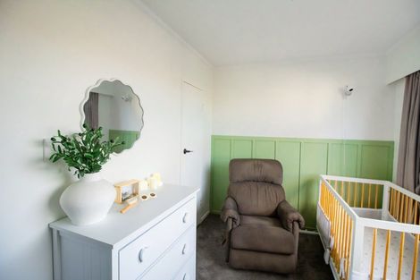 Photo of property in 32 Palliser Place, Milson, Palmerston North, 4414