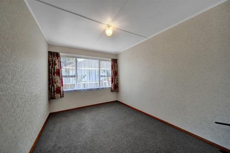 Photo of property in 1 Robbins Crescent, Hawera, 4610