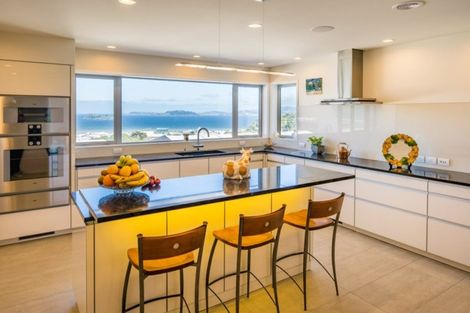 Photo of property in 51 Dowse Drive, Maungaraki, Lower Hutt, 5010