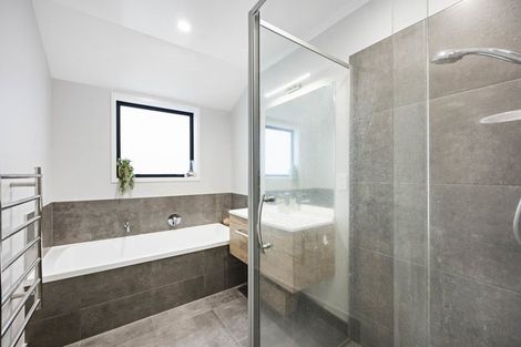 Photo of property in 32 Peacock Place, Pokeno, 2402