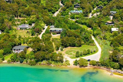 Photo of property in 32 Moetapu Bay Road, Moetapu Bay, Linkwater, 7282