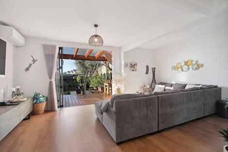 Photo of property in 24 Haven Drive, East Tamaki, Auckland, 2013