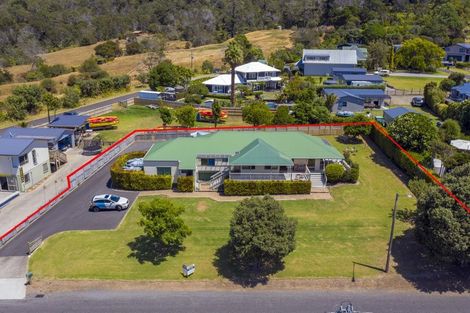 Photo of property in 86 Hahei Beach Road, Hahei, Whitianga, 3591