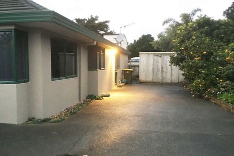 Photo of property in 25 Shelly Beach Parade, Cockle Bay, Auckland, 2014