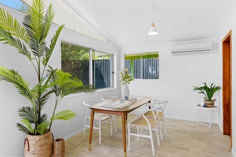 Photo of property in 15 Ruru Street, Waikanae, 5036