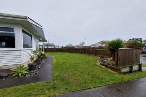 Photo of property in 8 Riversdale Drive, Merrilands, New Plymouth, 4312