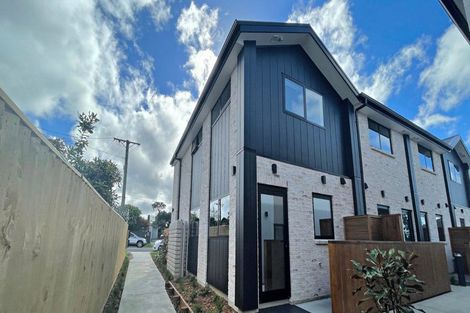 Photo of property in 4/137 Tirimoana Road, Te Atatu South, Auckland, 0602