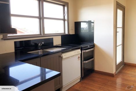 Photo of property in 5 Archbold Street, Newlands, Wellington, 6037