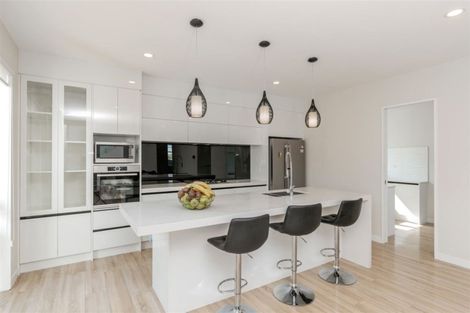 Photo of property in 7 Colliston Rise, Pinehill, Auckland, 0632