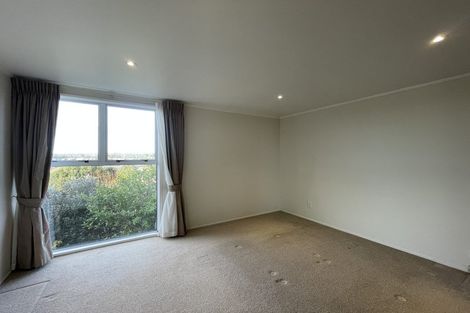 Photo of property in 25 Downsview Road, Pakuranga Heights, Auckland, 2010