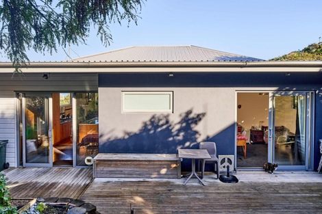 Photo of property in 3 Kaitawa Road, York Bay, Lower Hutt, 5013