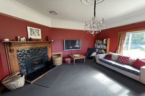 Photo of property in 18 Singers Road, Korokoro, Lower Hutt, 5012