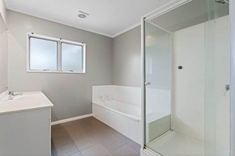 Photo of property in 18 Vintage Drive, Henderson, Auckland, 0612