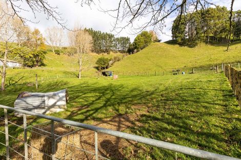 Photo of property in 822 Motukawa Road, Tarata, Inglewood, 4387