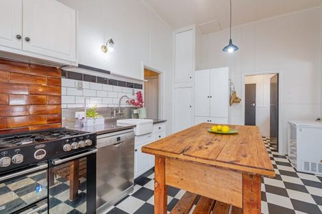 Photo of property in 16 Worcester Street, West End, Palmerston North, 4410