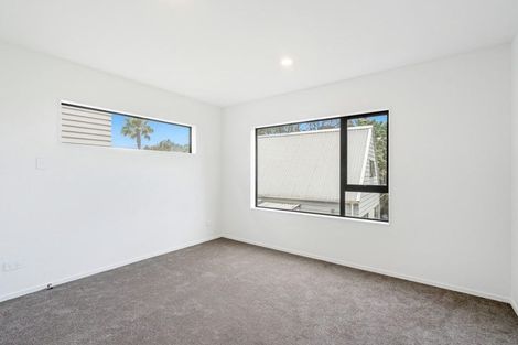 Photo of property in 43d Fitzherbert Avenue, West Harbour, Auckland, 0618