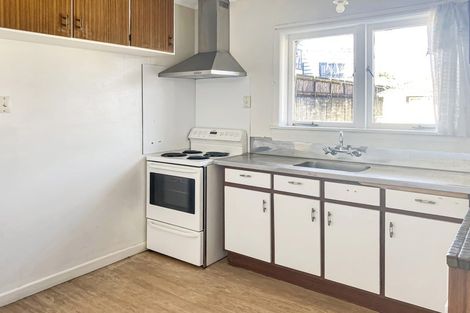 Photo of property in 2 Vera Road, Te Atatu South, Auckland, 0610