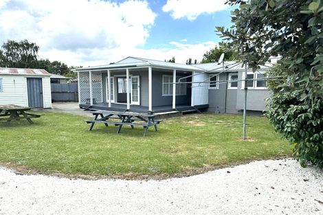 Photo of property in 4 Mokau Place, Terrace End, Palmerston North, 4410