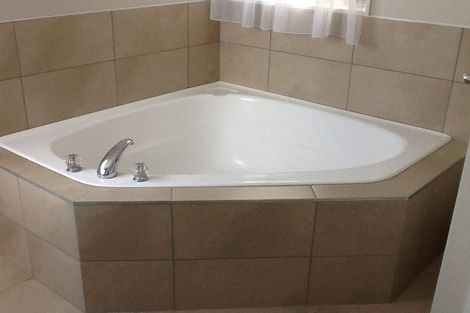 Photo of property in 285 Great North Road, Henderson, Auckland, 0612