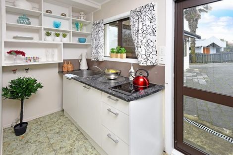 Photo of property in 80 Eugenia Rise, Totara Heights, Auckland, 2105