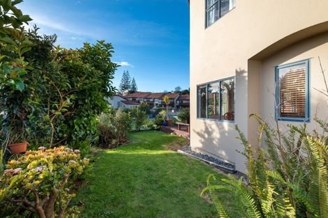 Photo of property in 22/8 Tobago Place, Sunnynook, Auckland, 0620
