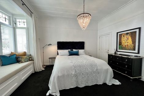 Photo of property in 8 William Bond Street, Stanley Point, Auckland, 0624