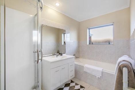 Photo of property in 4 Maadi Place, Papakura, 2110