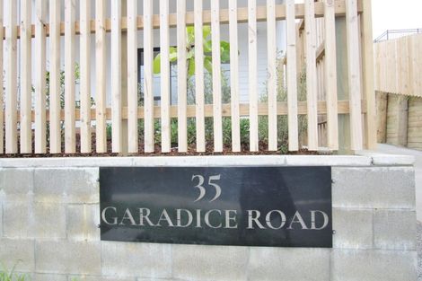 Photo of property in 3/35 Garadice Road, Rothesay Bay, Auckland, 0630