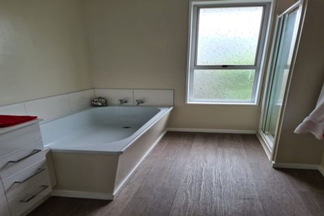 Photo of property in 17 Mckellar Place, Hornby, Christchurch, 8042