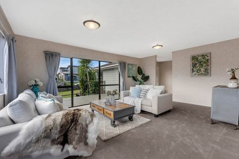Photo of property in 33 Greenstone Place, Clover Park, Auckland, 2019