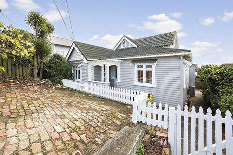 Photo of property in 14 Milne Terrace, Island Bay, Wellington, 6023
