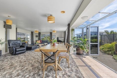 Photo of property in 8 Chatswood Grove, Fitzroy, New Plymouth, 4312